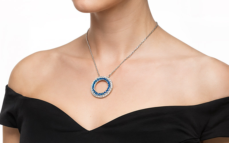 Necklace Try-On Standard example — circular sapphire pendant on a model in a black off-shoulder dress